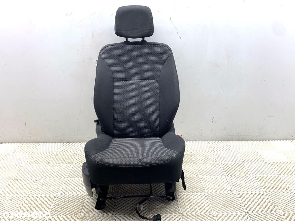 FOTEL PRAWY PRZÓD  MERCEDES-BENZ CITAN Nadwozie pełne/minivan (W415) 2012 - 2021 111 CDI (415.603, - 1