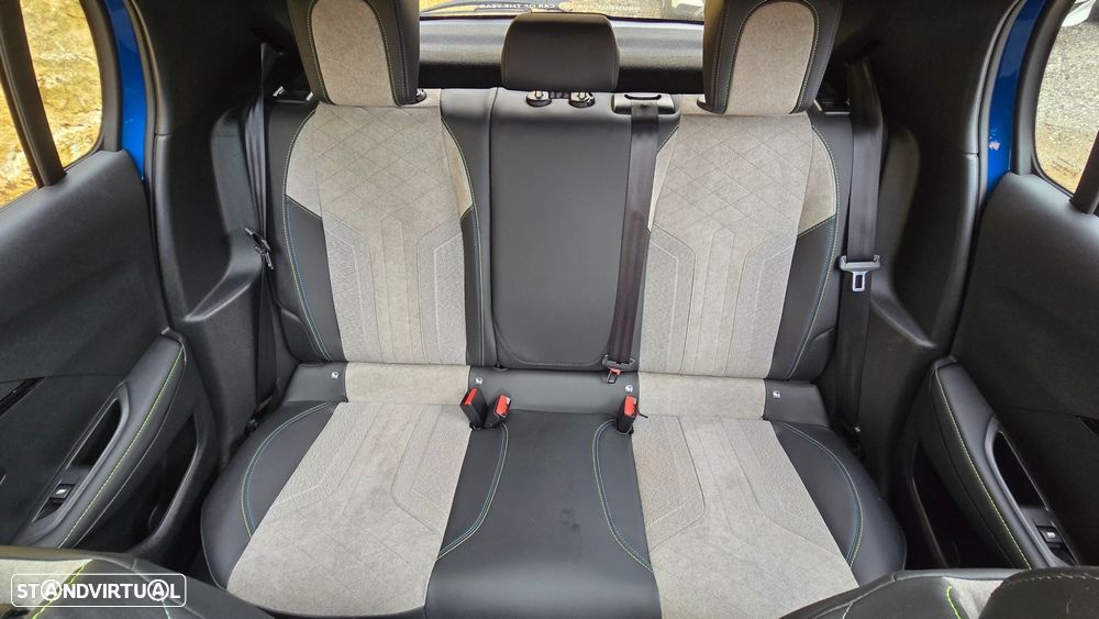 Peugeot e-208 GT - 53