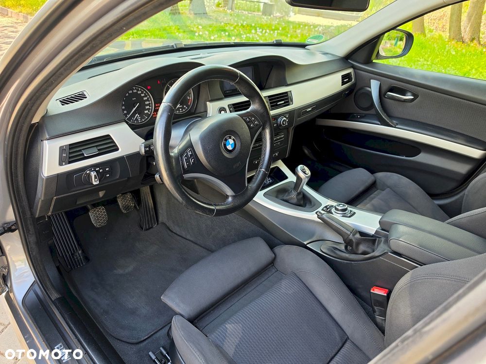 BMW Seria 3 318d - 19
