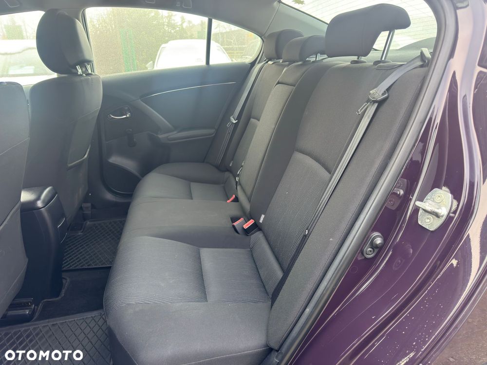 Toyota Avensis 2.0 D-4D - 11