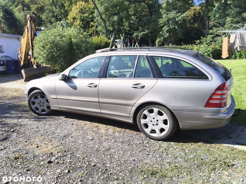 Mercedes-Benz C-Class 2005 photo 3