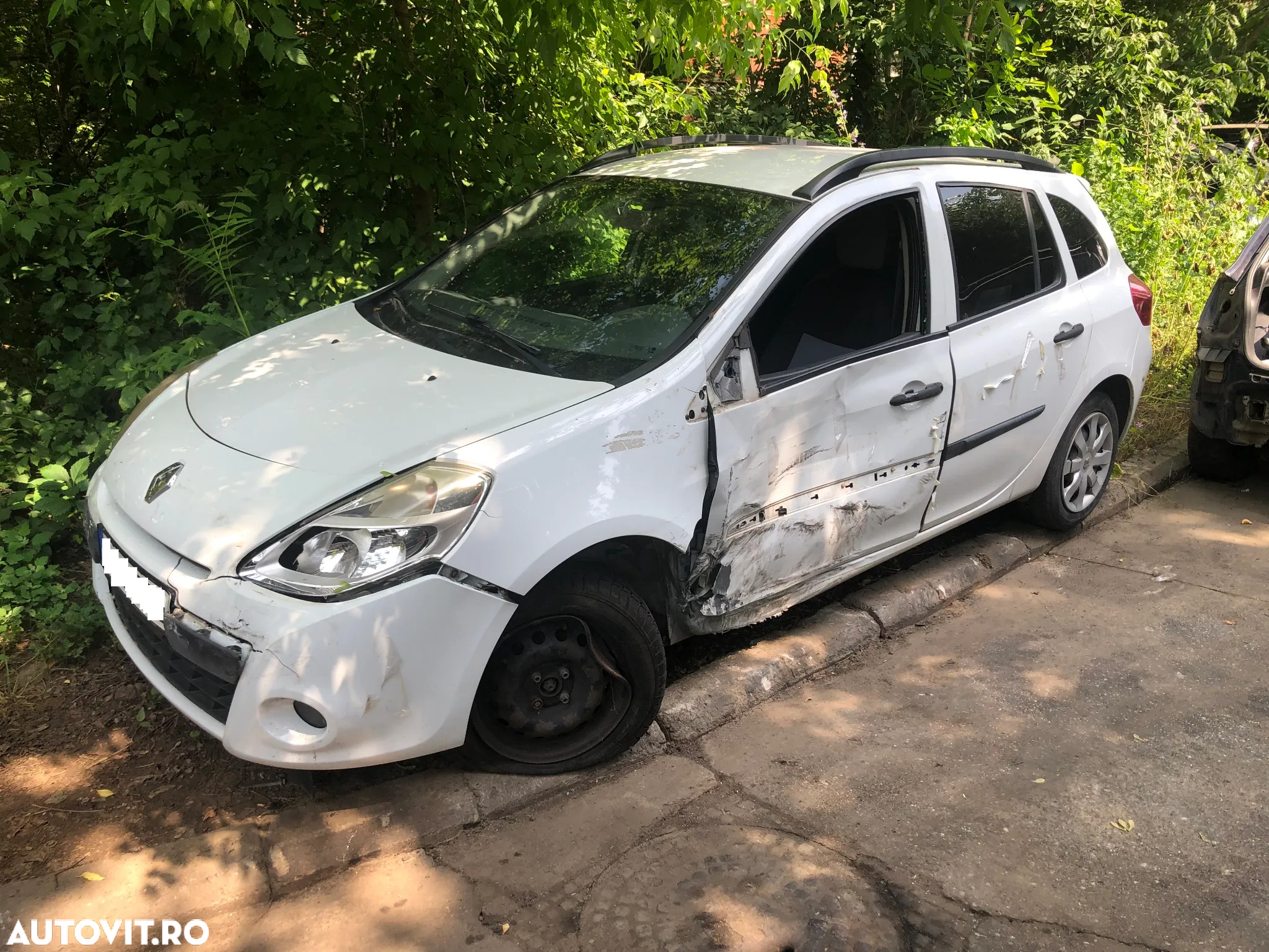 Dezmembrez Renault Clio 3 break facelift 2011 alb 1.5 dci Euro 5  K9K-67 - 11