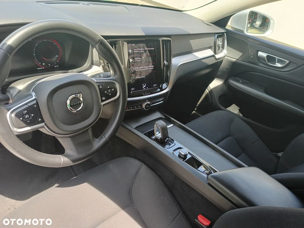 Volvo V60 D4 Momentum Pro - 4
