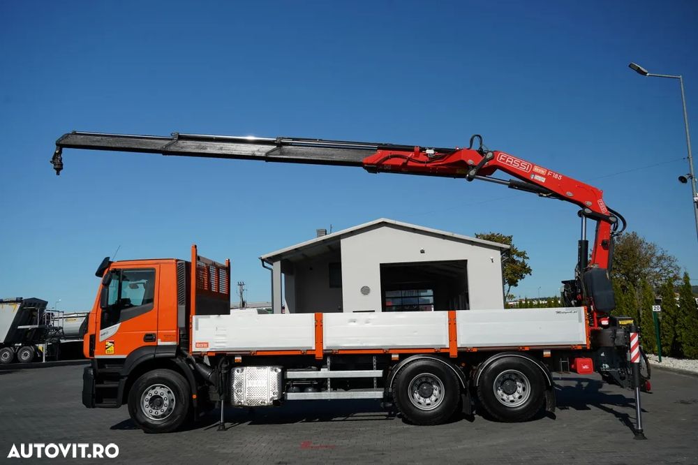 Iveco STRALIS 420 / 6X2 / LIVRARE 6.5m + HDS FASSI. F185 CAPACITATE MAXIMĂ DE ÎNCĂRCARE 5750 KG / RADIOCOMANDĂ / ROTATOARE / ANVELOPE 100% / - 3