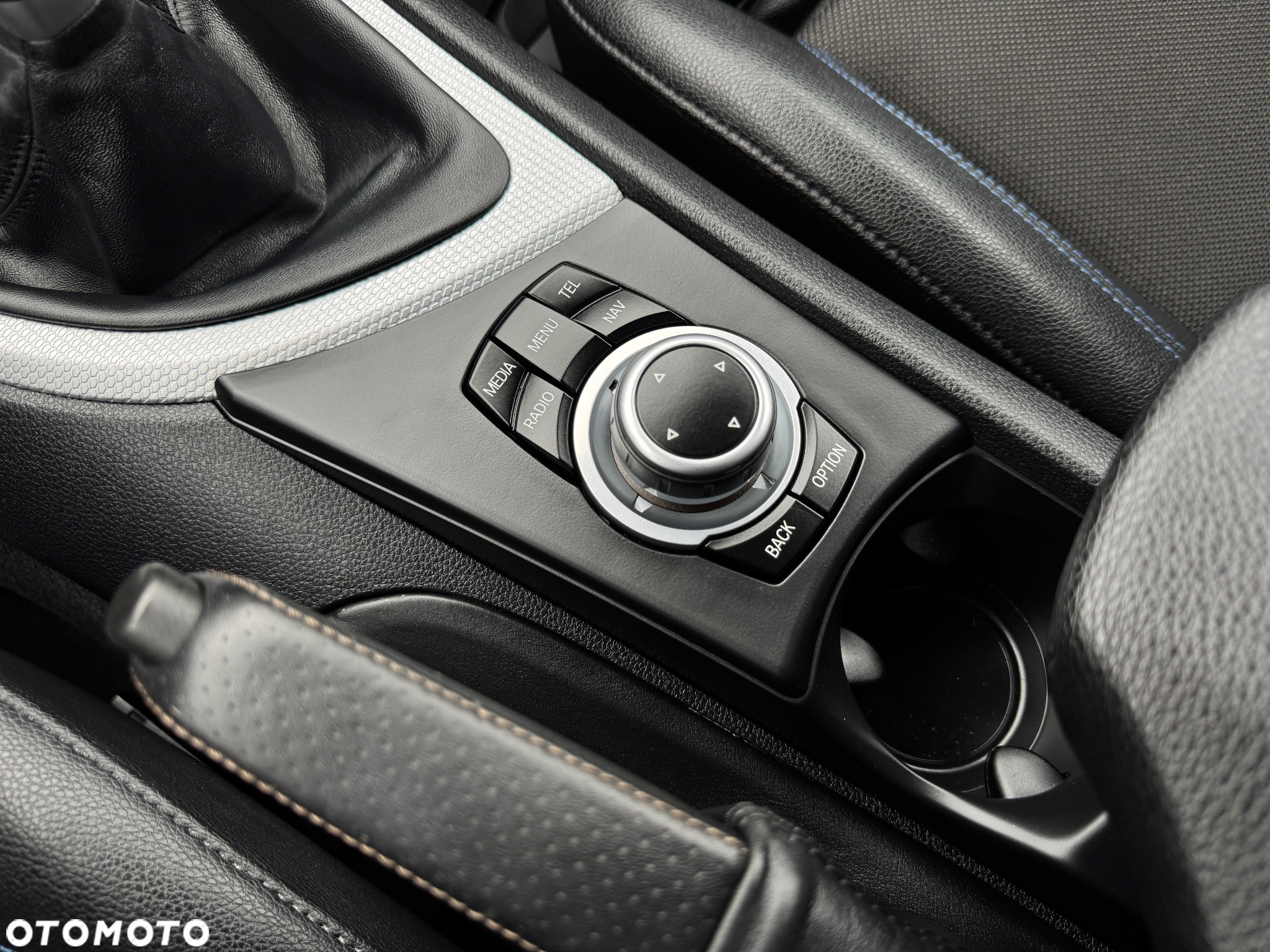 BMW Seria 1 120i - 24