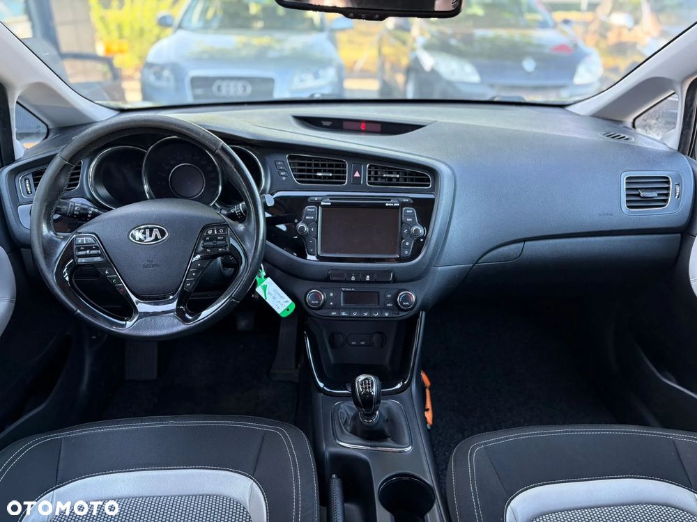 Kia Ceed 1.6 CRDi ISG Vision - 14