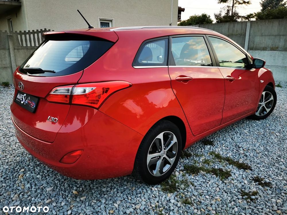 Hyundai i30 blue Kombi 1.6 GDi YES Gold - 4