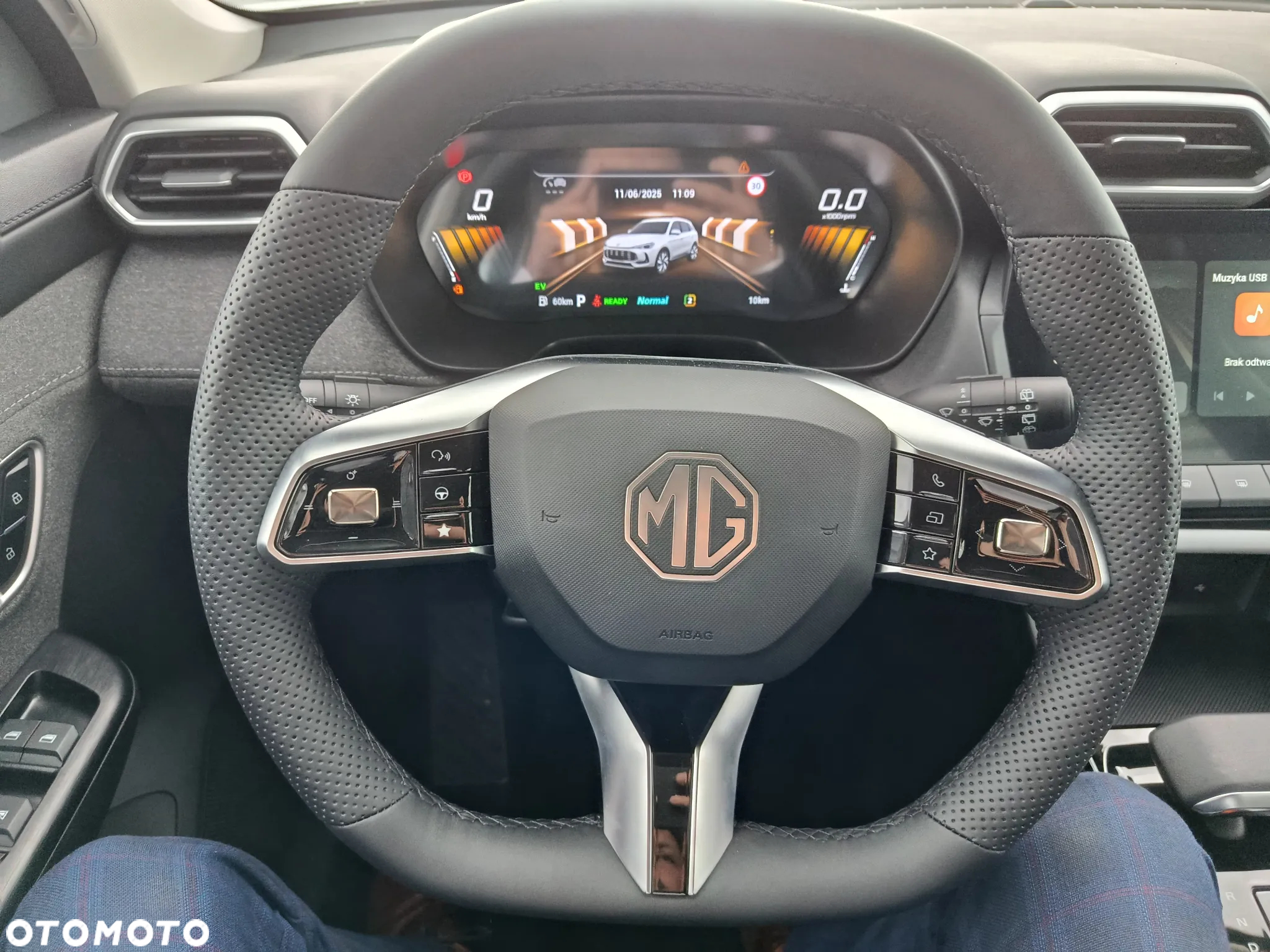 MG ZS Hybrid+ - 12