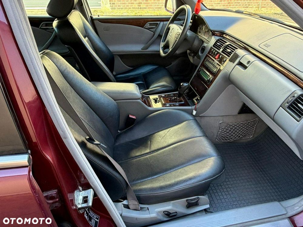 Mercedes-Benz Klasa E - 28