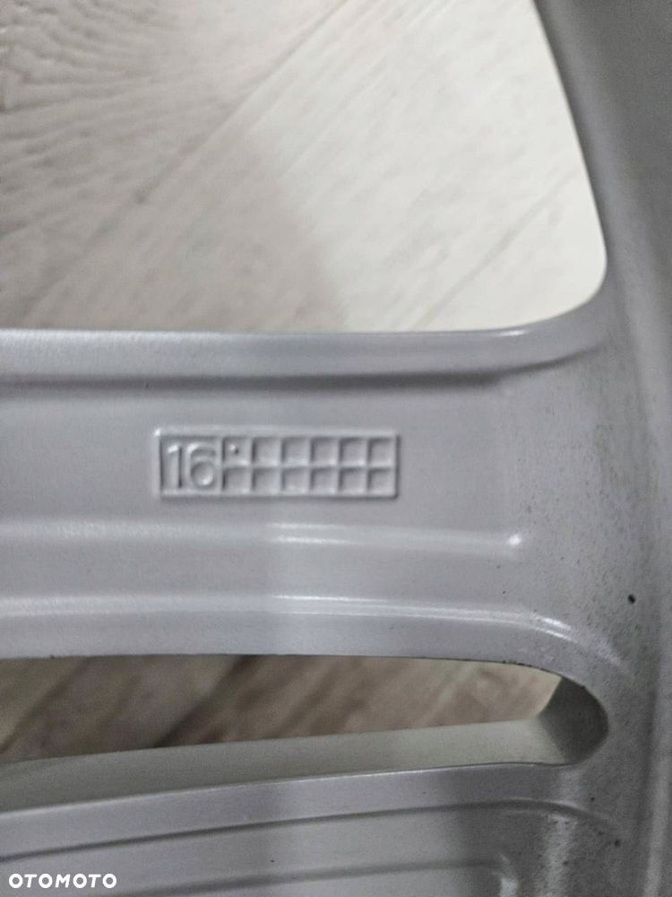 Felga Audi A4 B9 8W0 7.0Jx17H2 Et42 5x112 - 9