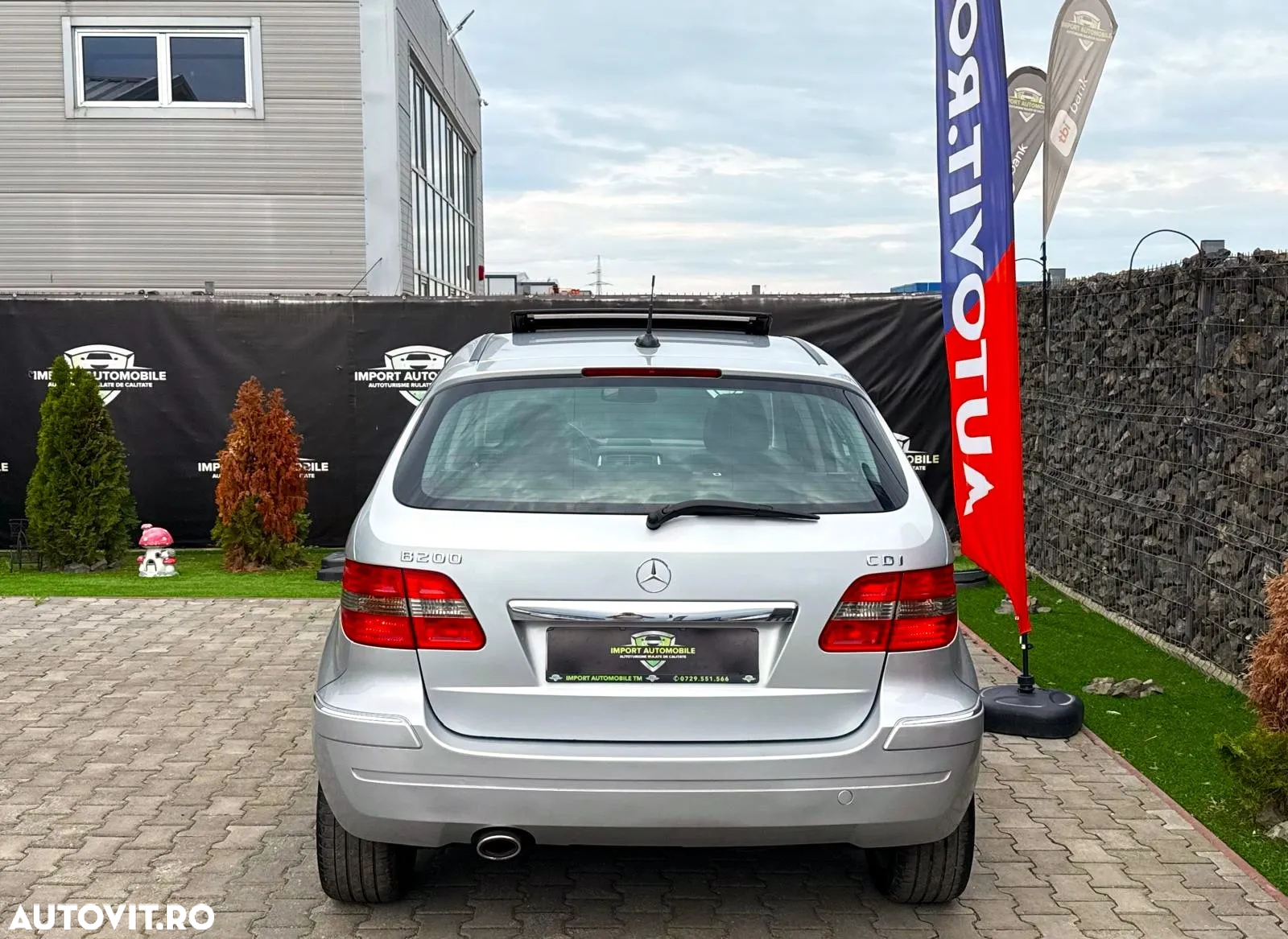 Mercedes-Benz B - 12