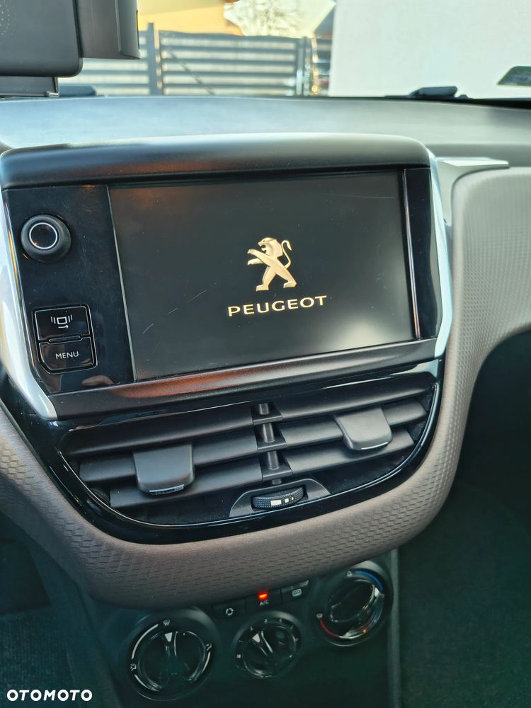 Peugeot 2008 1.2 Pure Tech Style EU6 - 9