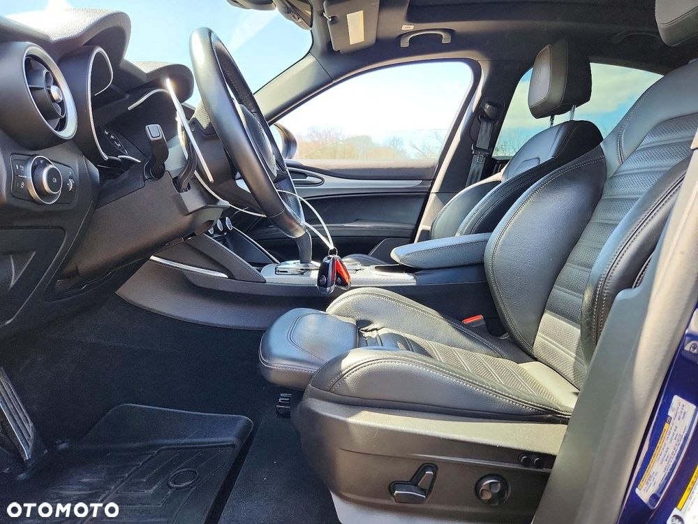 Alfa Romeo Stelvio 2.0 Turbo 16V AT8-Q4 Ti - 8