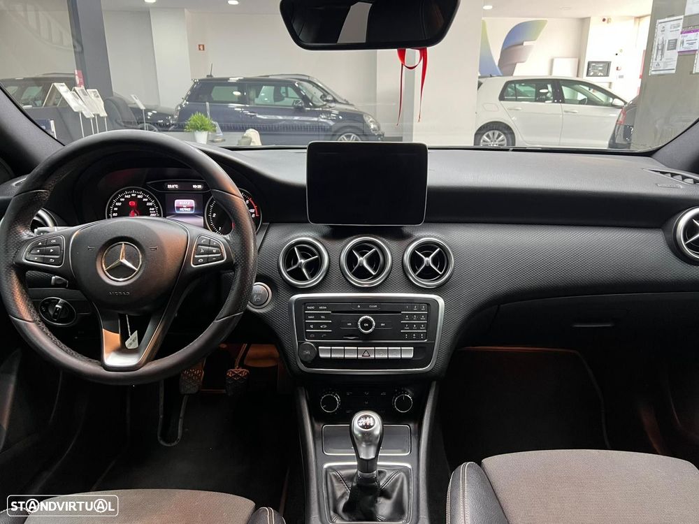 Mercedes-Benz A 180 d AMG Line - 26