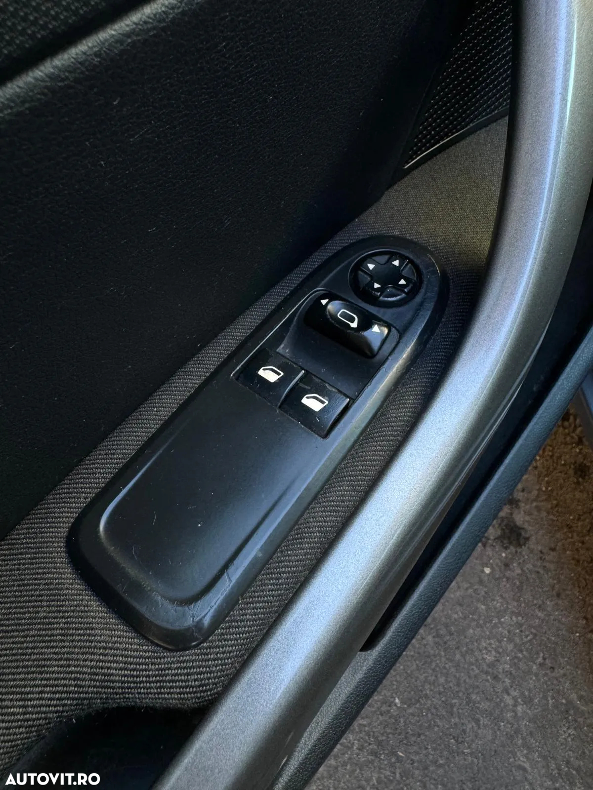 Peugeot 308 1.6HDi Premium Pack - 17