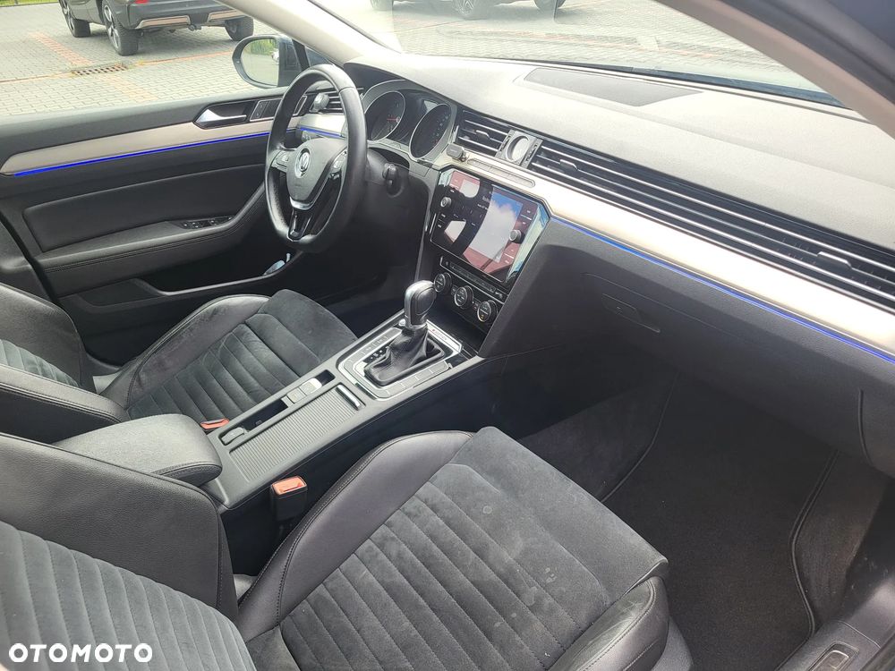 Volkswagen Passat 2.0 TDI SCR 4Mot DSG Highline - 16