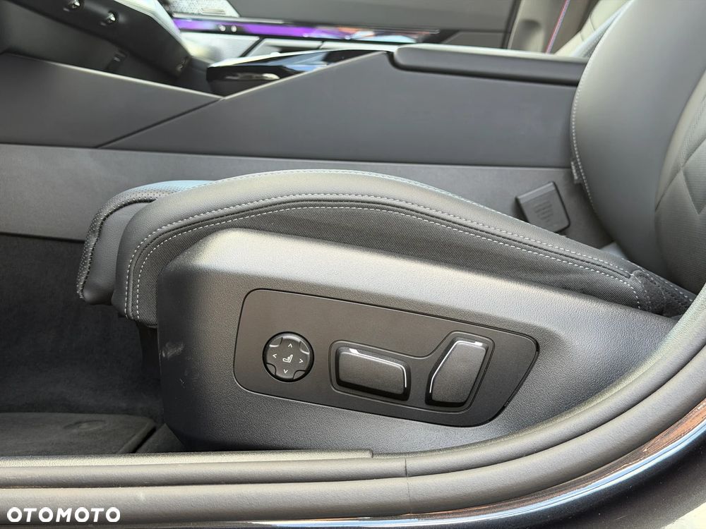 BMW Seria 5 520d xDrive - 25