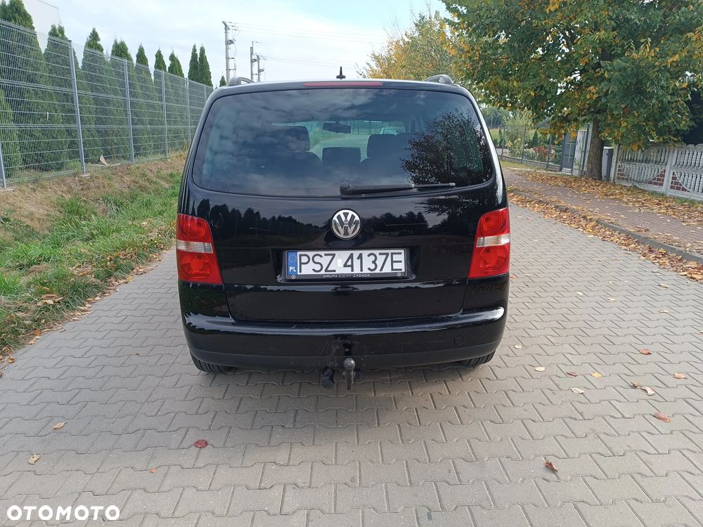 Volkswagen Touran - 16
