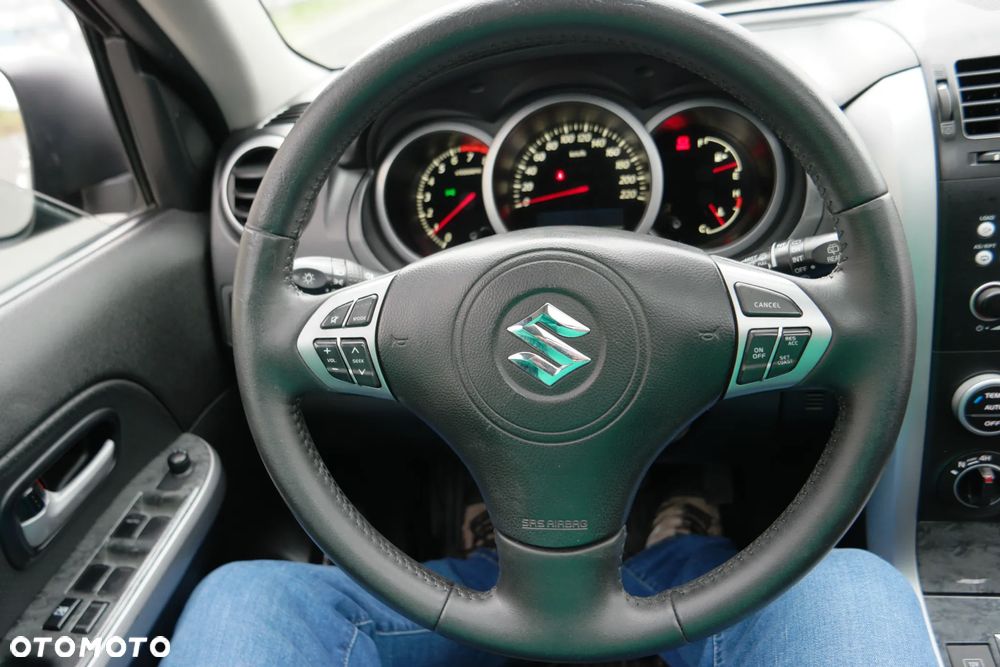 Suzuki Grand Vitara 2.4 De Luxe - 27