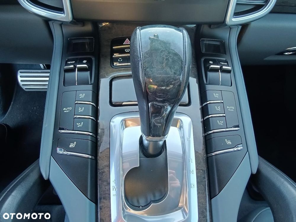 Porsche Cayenne Turbo - 32