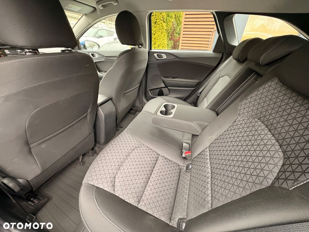 Kia Ceed 1.5 T-GDI Business Line Plus - 23