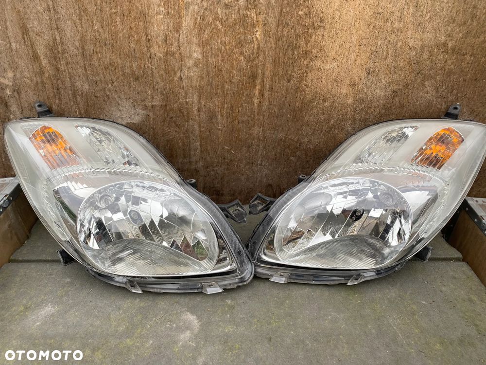 lampy yaris II lift komplet eu całe - 1
