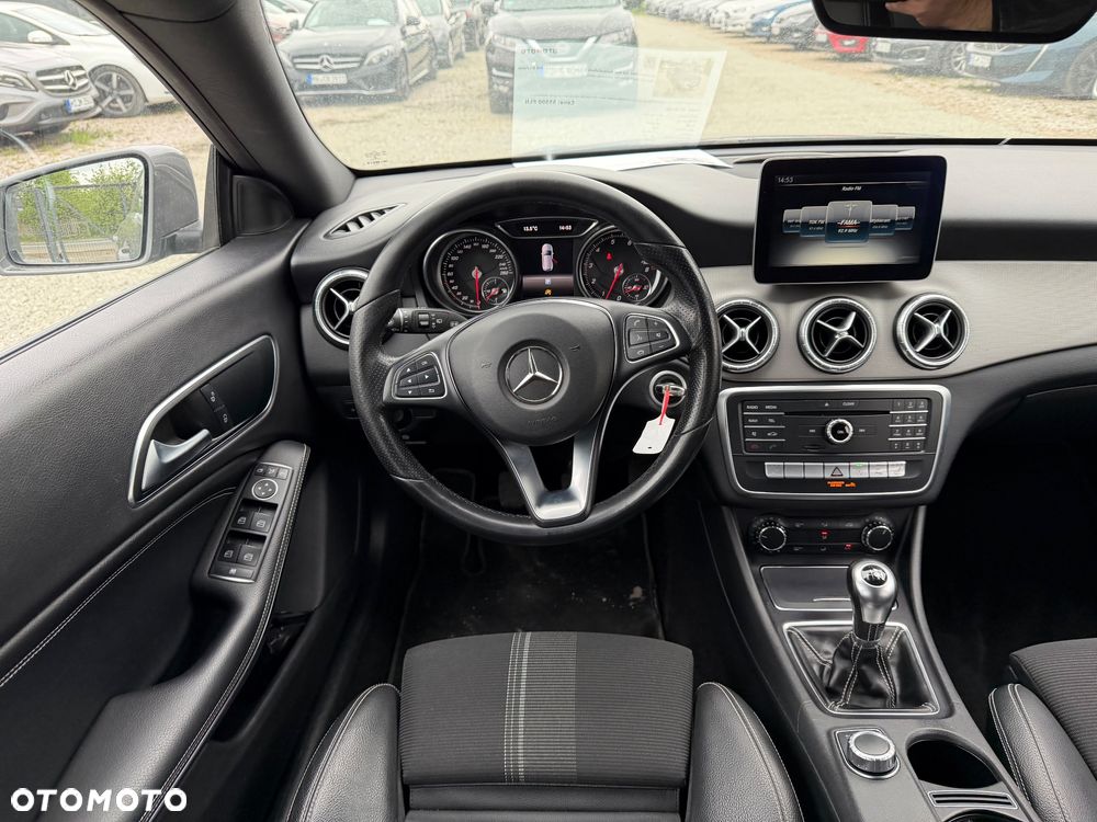Mercedes-Benz CLA 180 Urban - 34