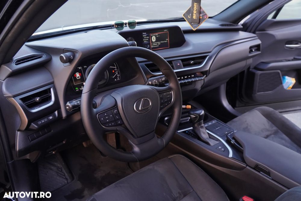 Lexus UX 250h FWD Business - 4