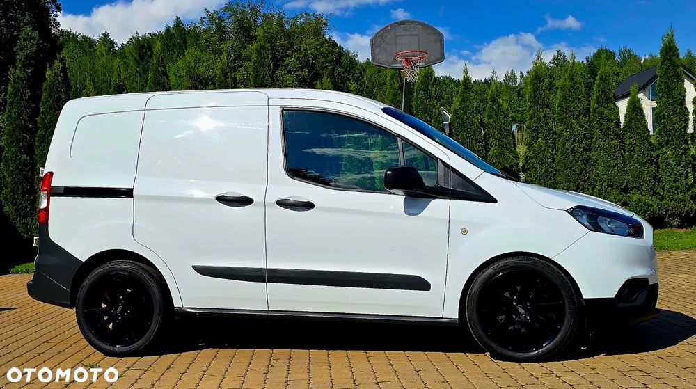 Ford Transit Courier - 11