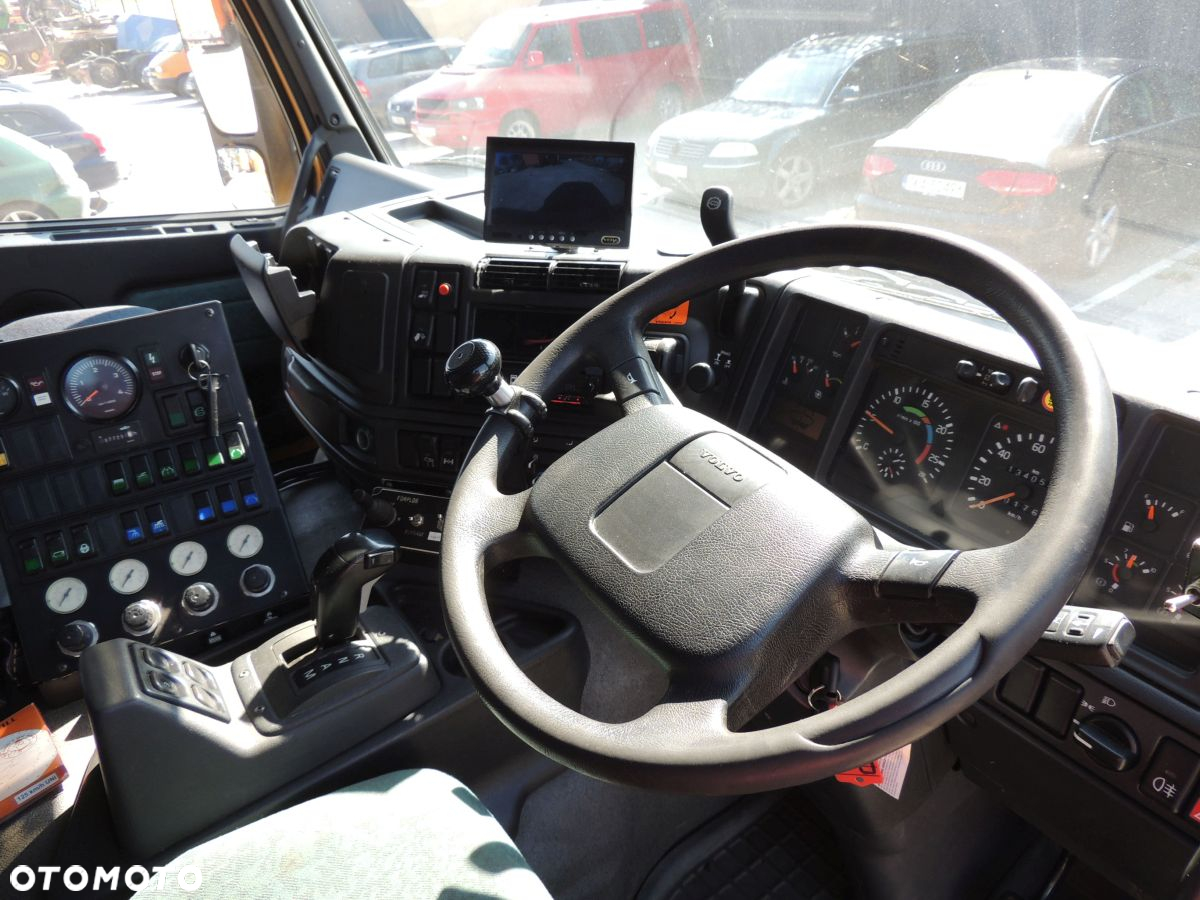 Volvo FM7 Zamiatarka, 350KM, Johnston-Beam, 2000rok - 21