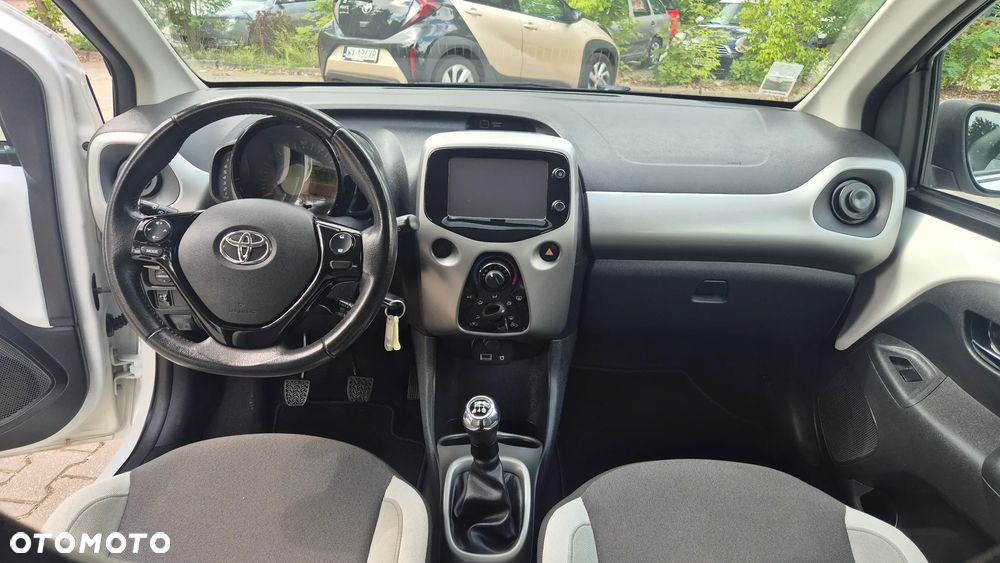 Toyota Aygo x-clusiv - 17