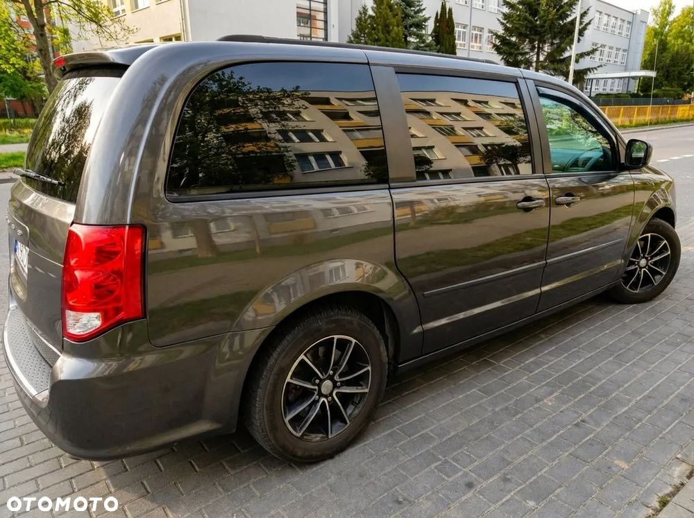 Dodge Grand Caravan - 4