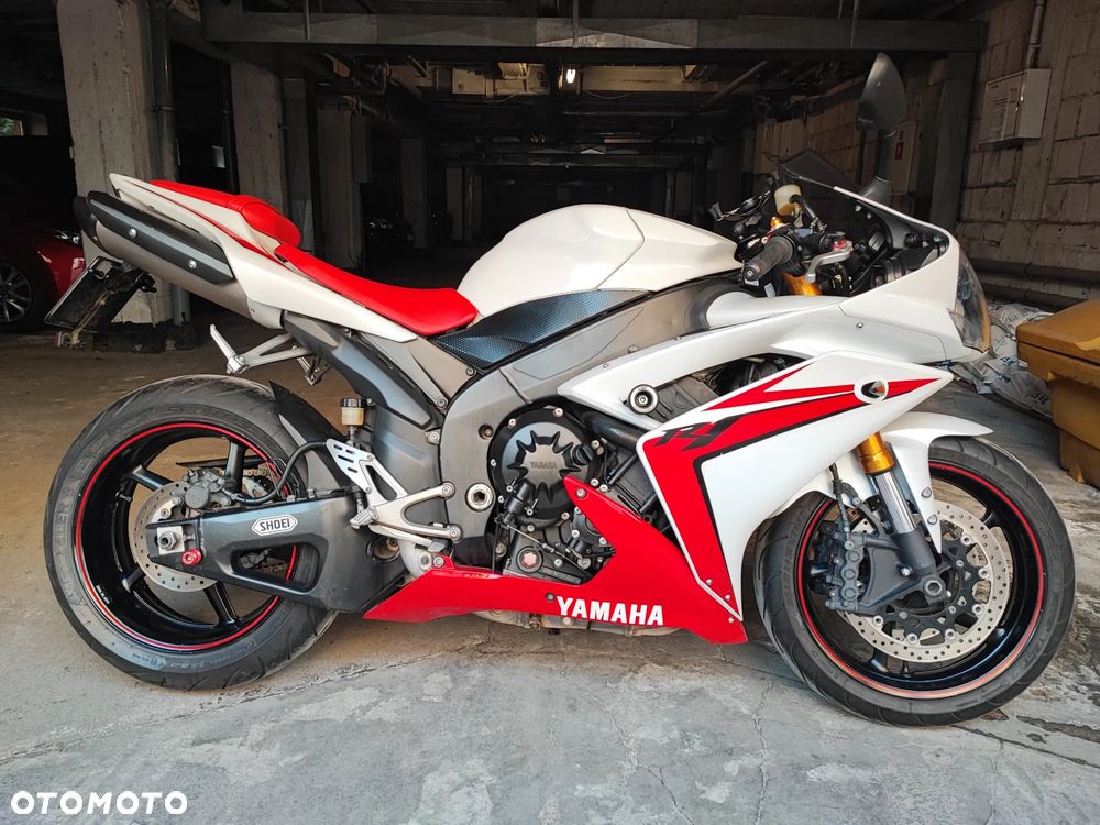 Yamaha R1 - 4
