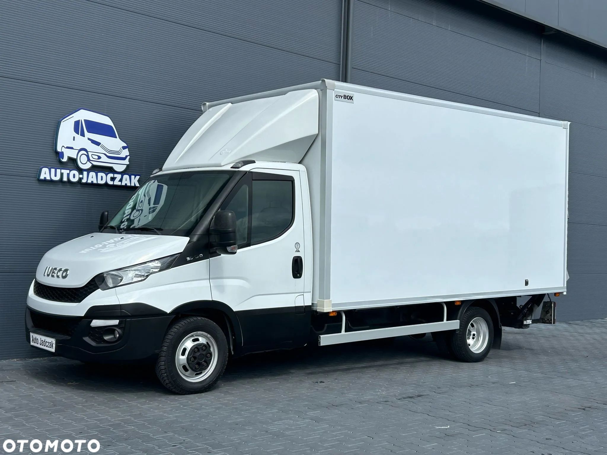 Iveco Daily 35C17 3.0 HPI Kontener 8 palet + winda 750kg + drzwi boczne **KLIMA**Serwis**Sprowadzony**Bez AdBlue** - 1