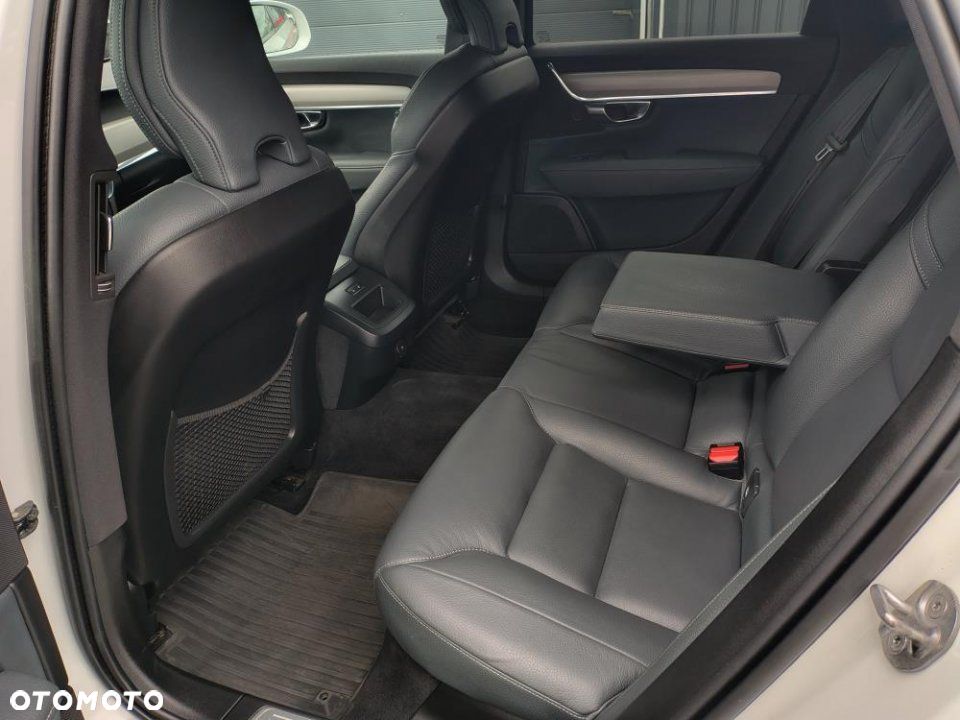 Volvo V90 Cross Country - 12