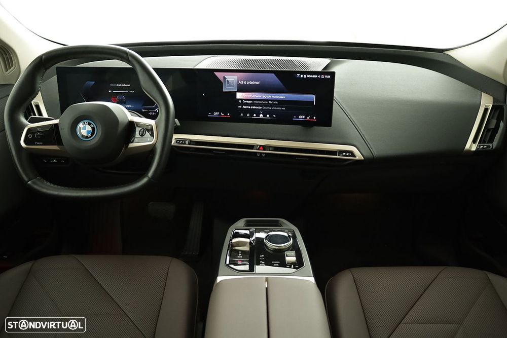 BMW iX xDrive 40 Pack Desportivo - 12