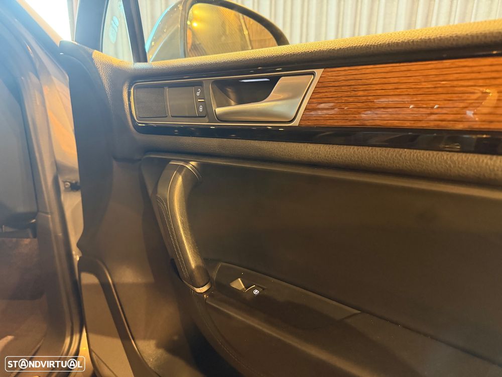 VW Touareg 3.0 TDI V6 Executive Edition - 38
