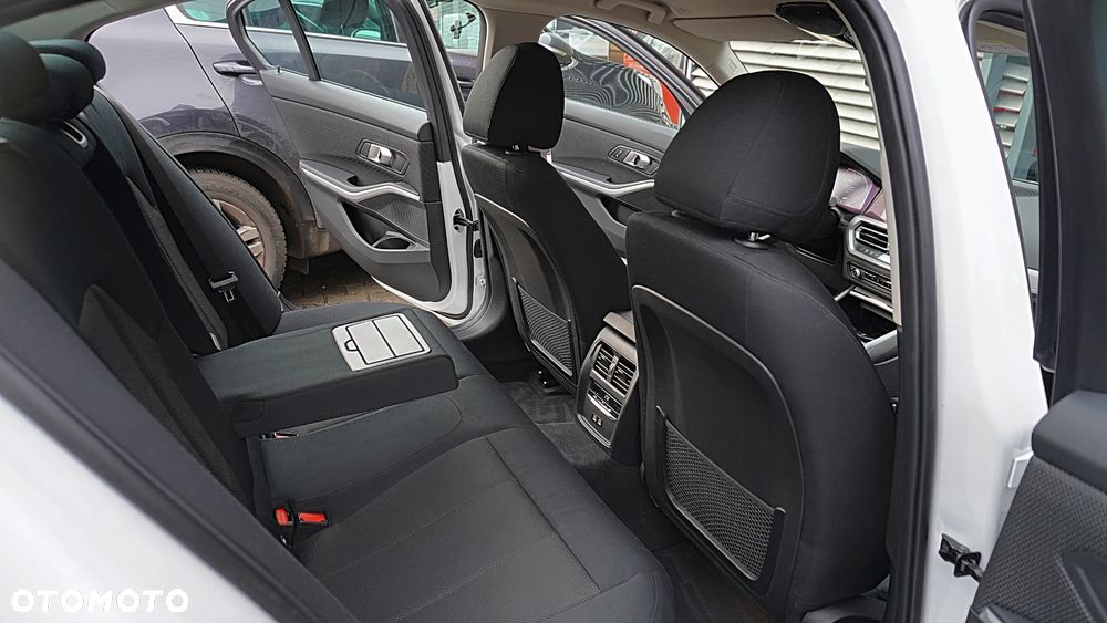 BMW Seria 3 320d - 15