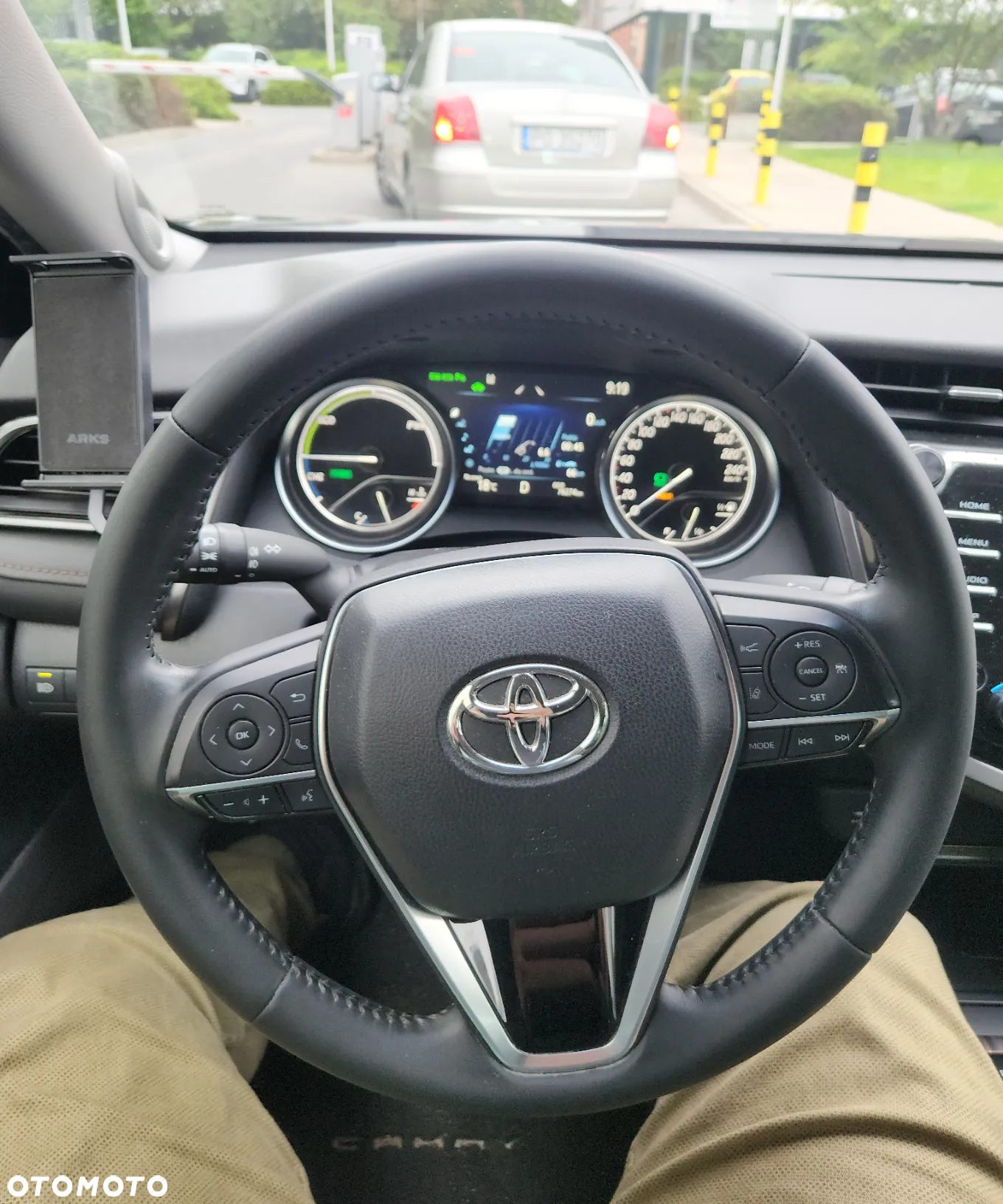 Toyota Camry 2.5 Hybrid Executive CVT - 17