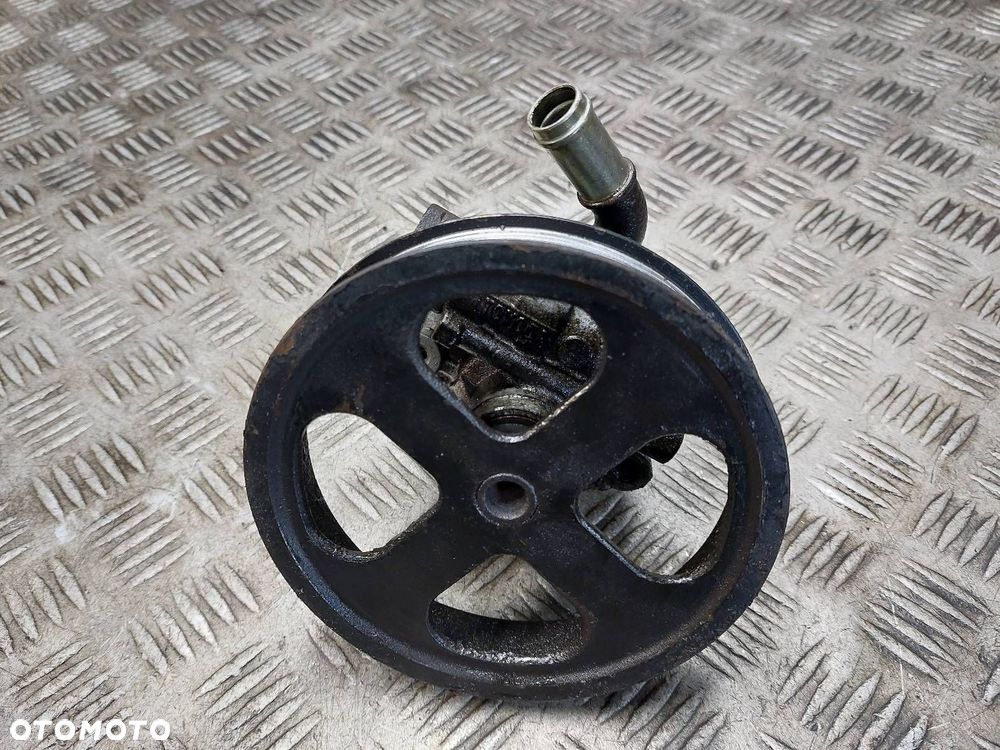 POMPA WSPOMAGANIA TOYOTA COROLLA E11 1.9 D - 2