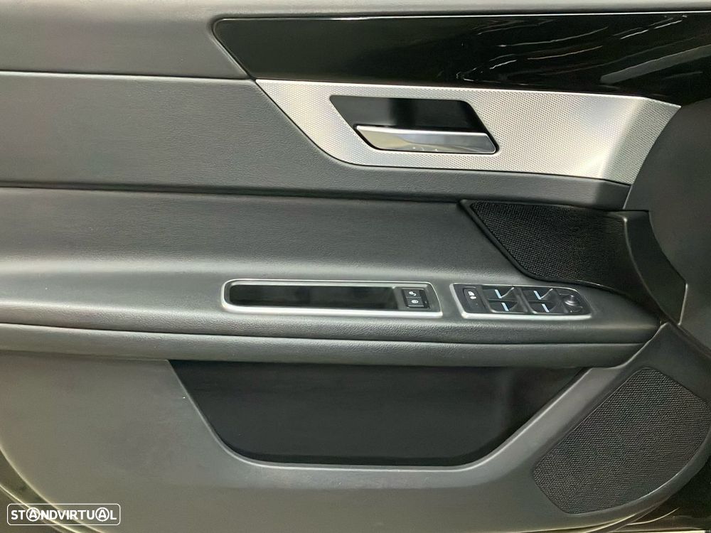 Jaguar XF Sportbrake 2.0 D Pure Aut. - 19
