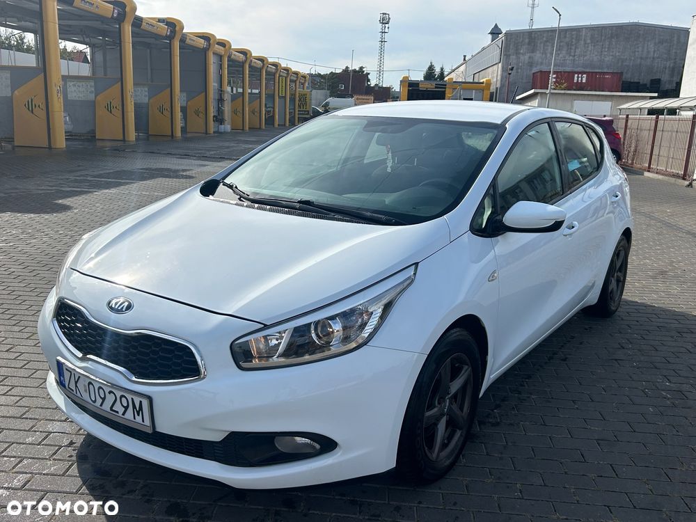 Kia Ceed - 10