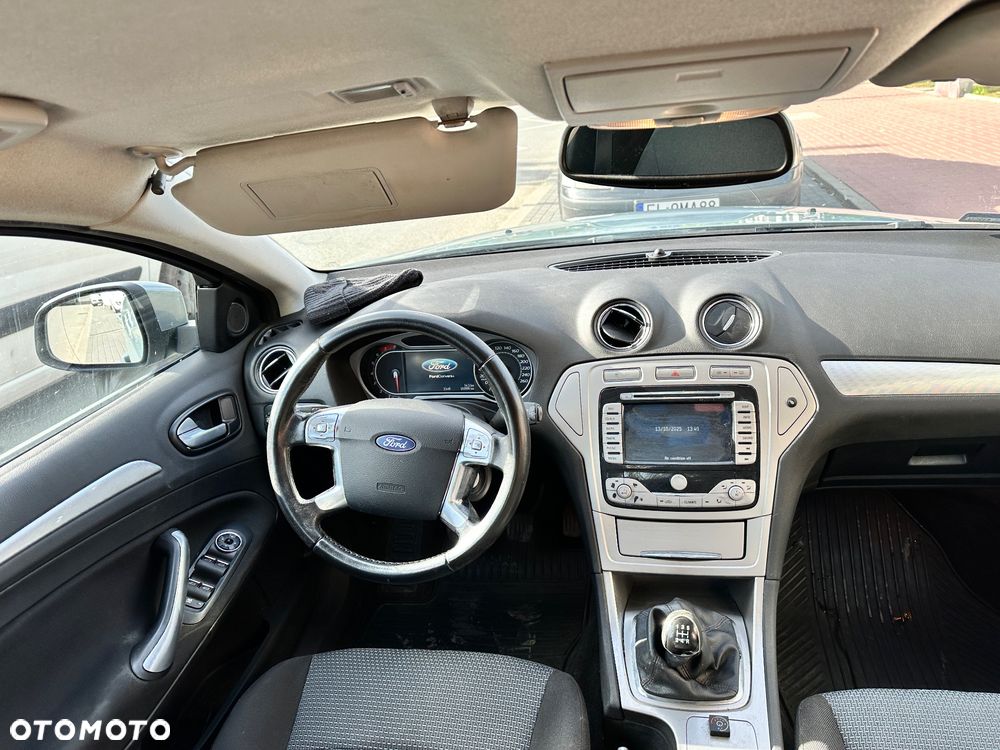 Ford Mondeo 2.0 Ghia - 11