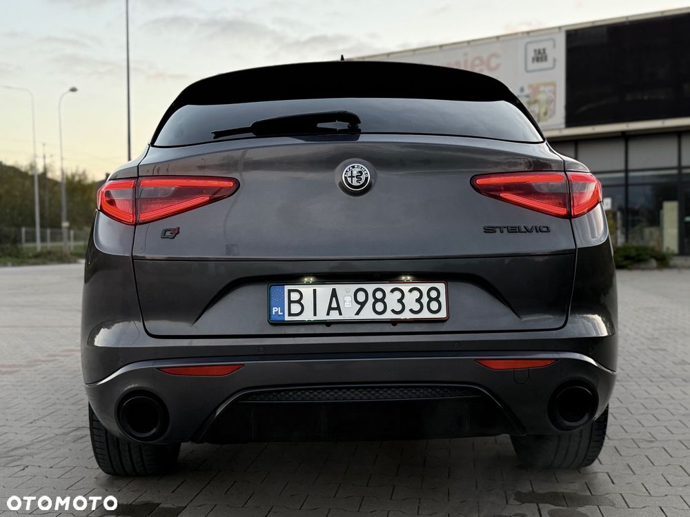 Alfa Romeo Stelvio 2.0 Turbo Veloce TI Q4 - 13