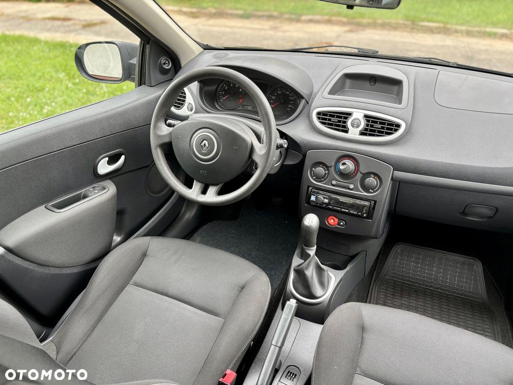 Renault Laguna dCi 180 FAP GT - 8