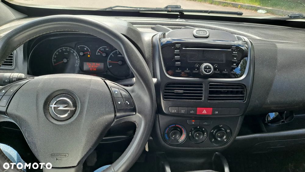 Opel COMBO - 19