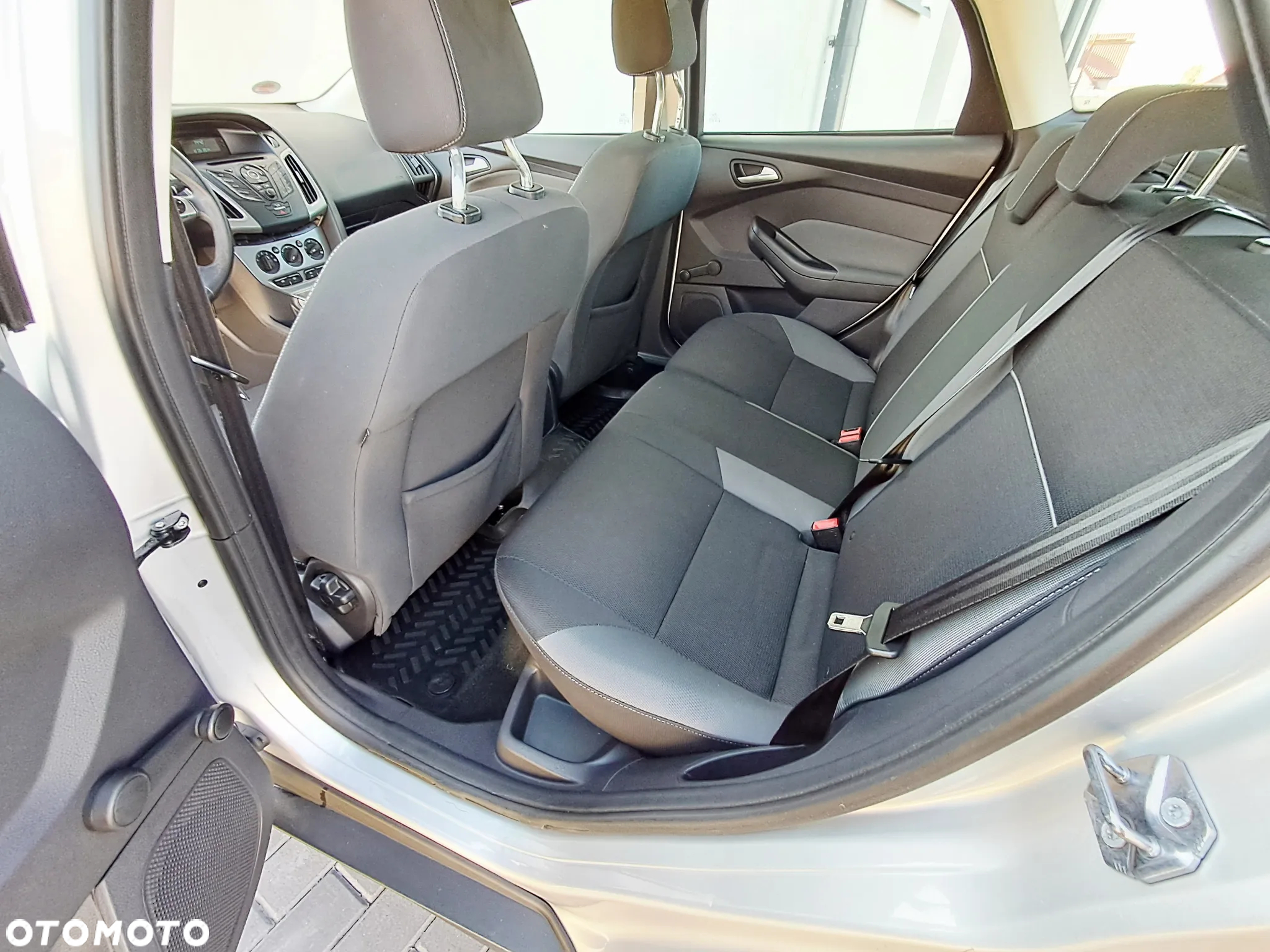 Ford Focus Turnier 1.0 EcoBoost Start-Stopp-System Ambiente - 24