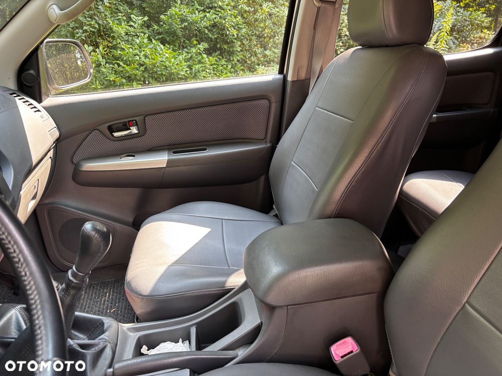 Toyota Hilux 3.0 D-4D SR5 - 10