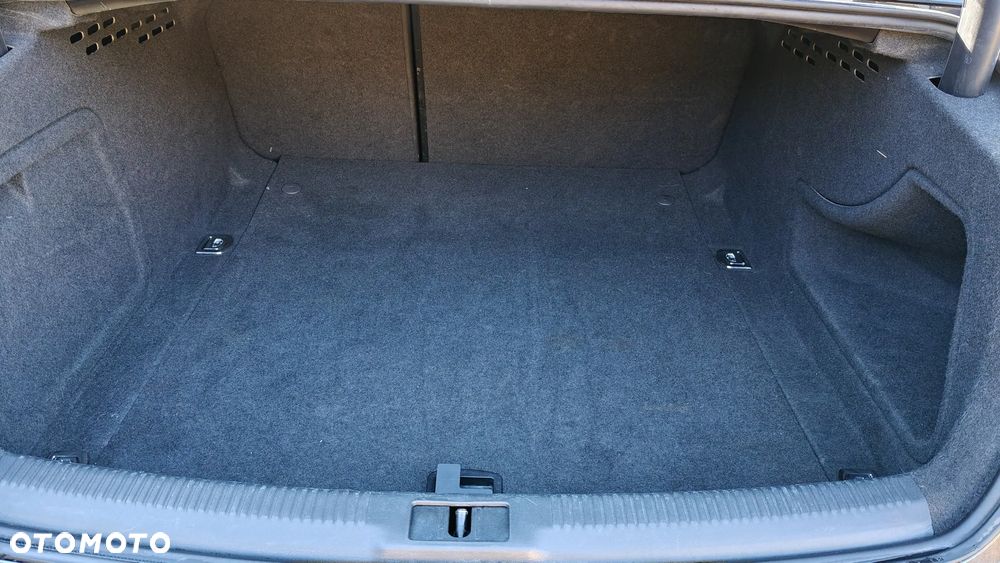 Audi A4 Limousine - 13