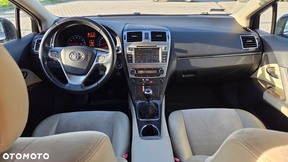 Toyota Avensis 1.8 Sol plus NAVI - 11